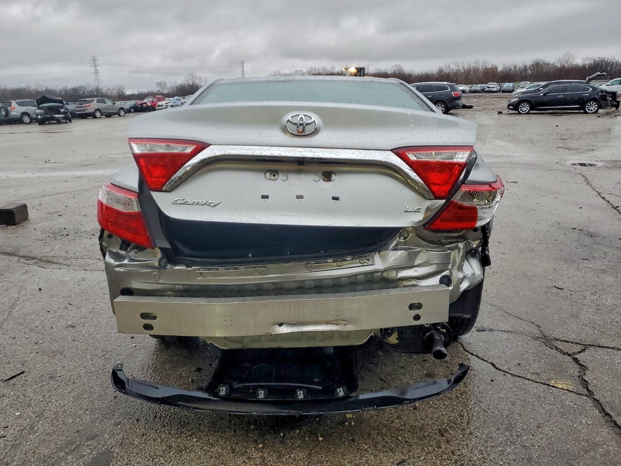 Toyota Camry Le Image 8