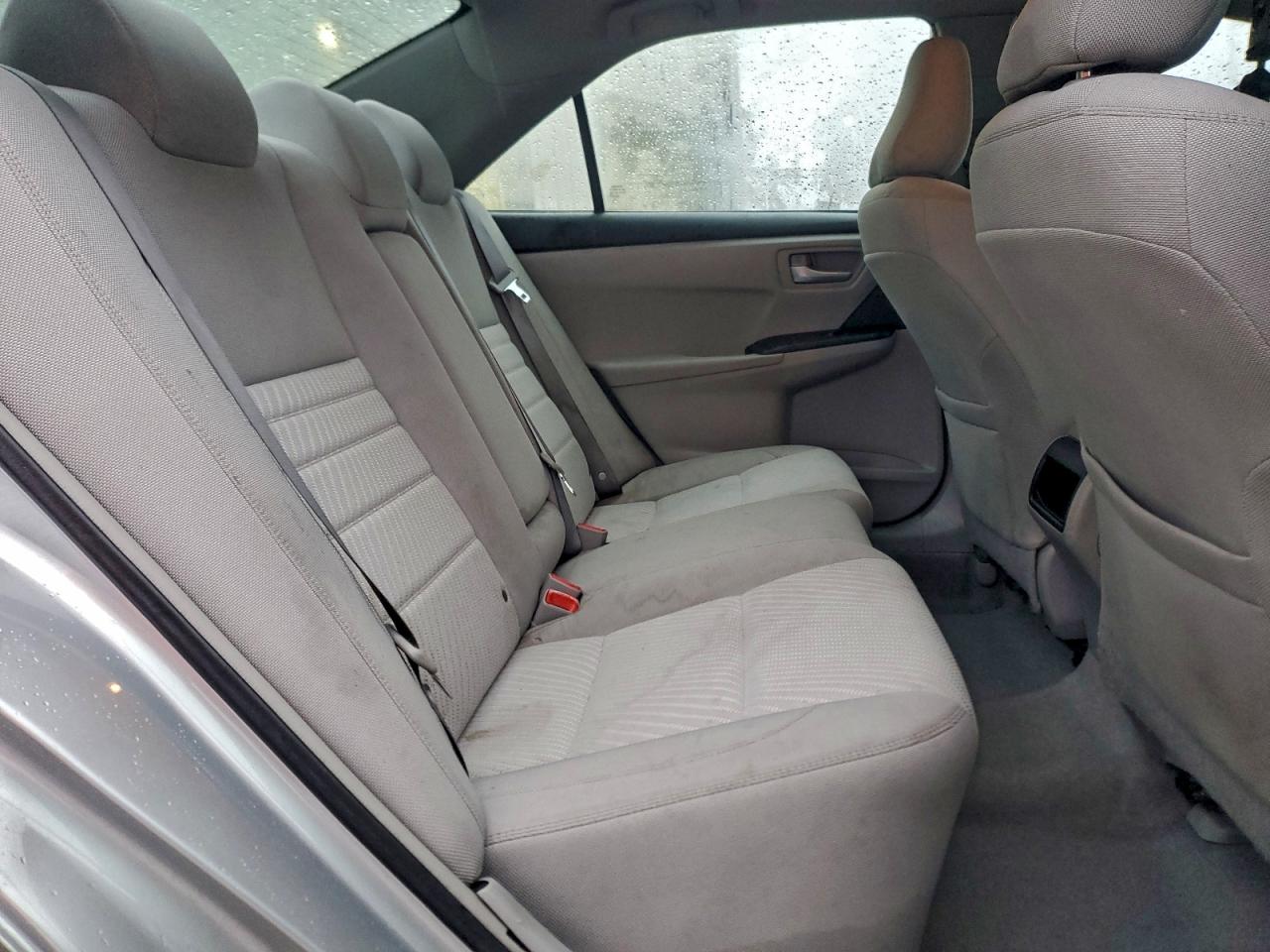 Toyota Camry Le Image 12