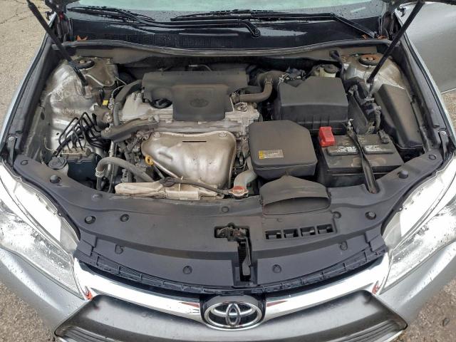 Toyota Camry Le Image 7