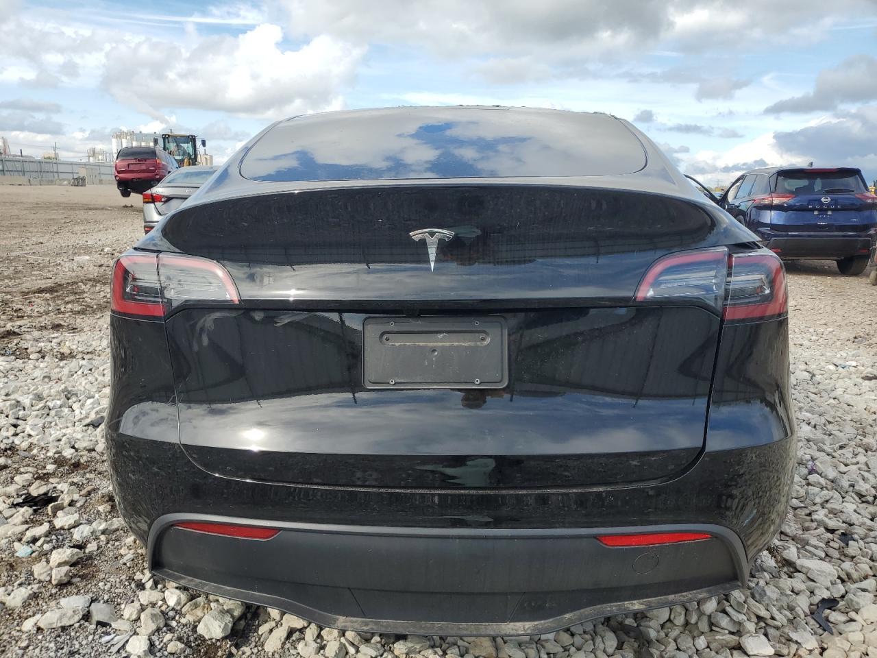 Tesla Model Y Image 12