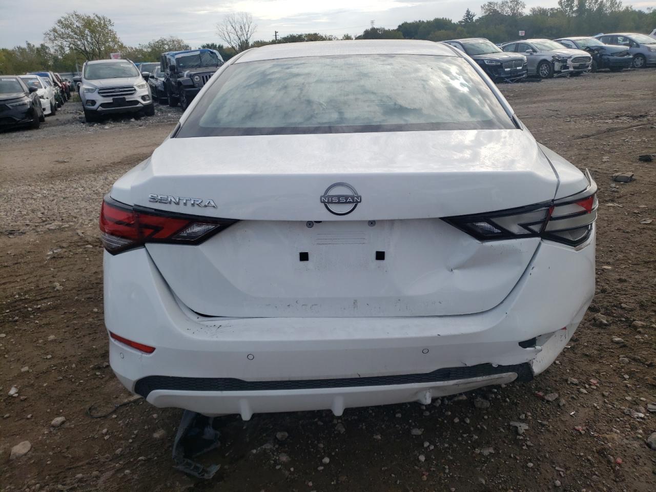 Nissan Sentra S Image 2