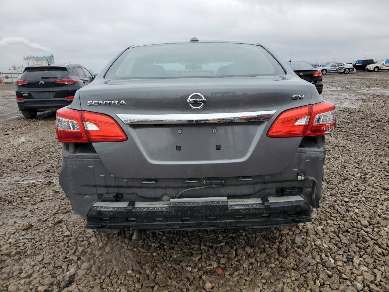 Nissan Sentra S Image 2