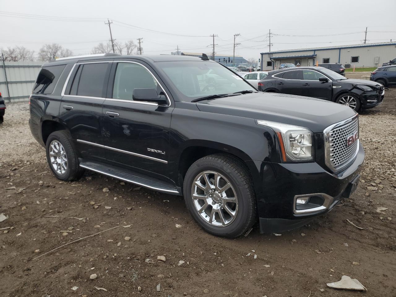 GMC Yukon Denali Image 4