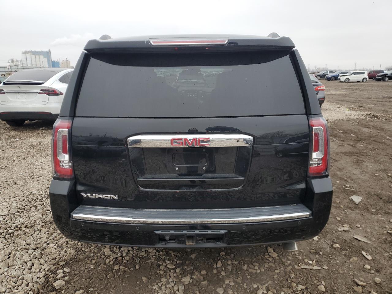 GMC Yukon Denali Image 7
