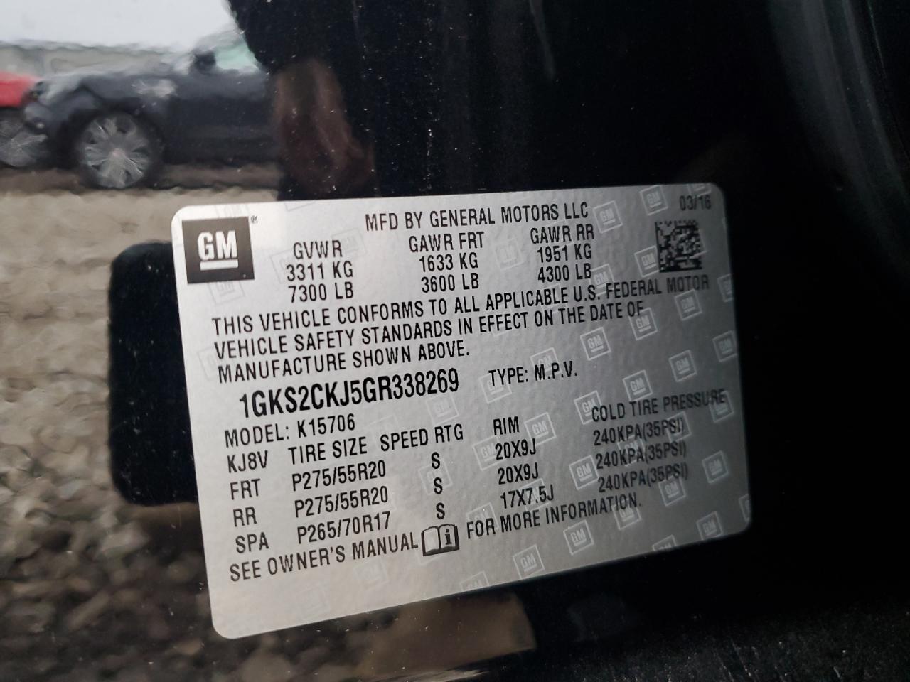 GMC Yukon Denali Image 3