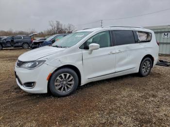  Salvage Chrysler Pacifica