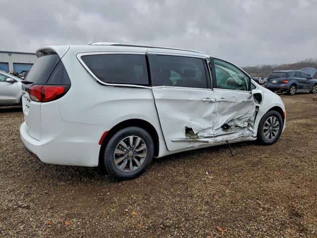 Chrysler Pacifica Touring L Plus Image 2