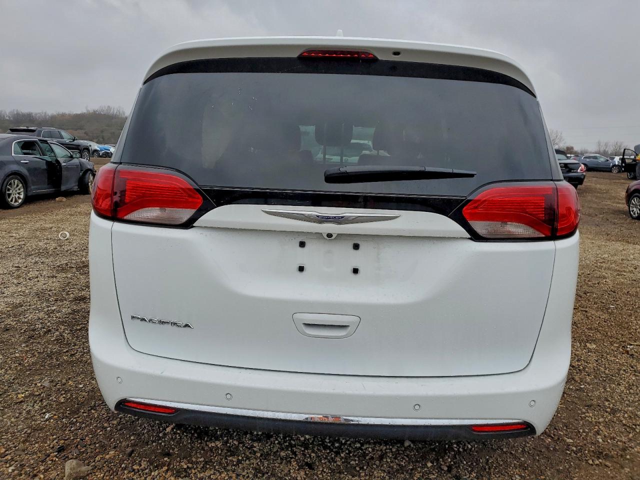 Chrysler Pacifica Touring L Plus Image 3