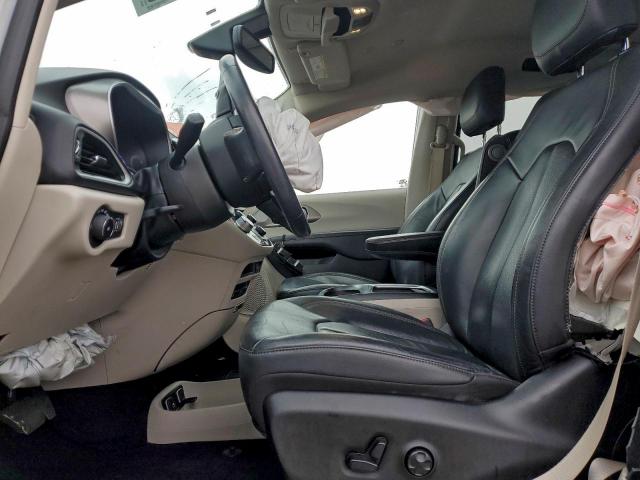 Chrysler Pacifica Touring L Plus Image 4