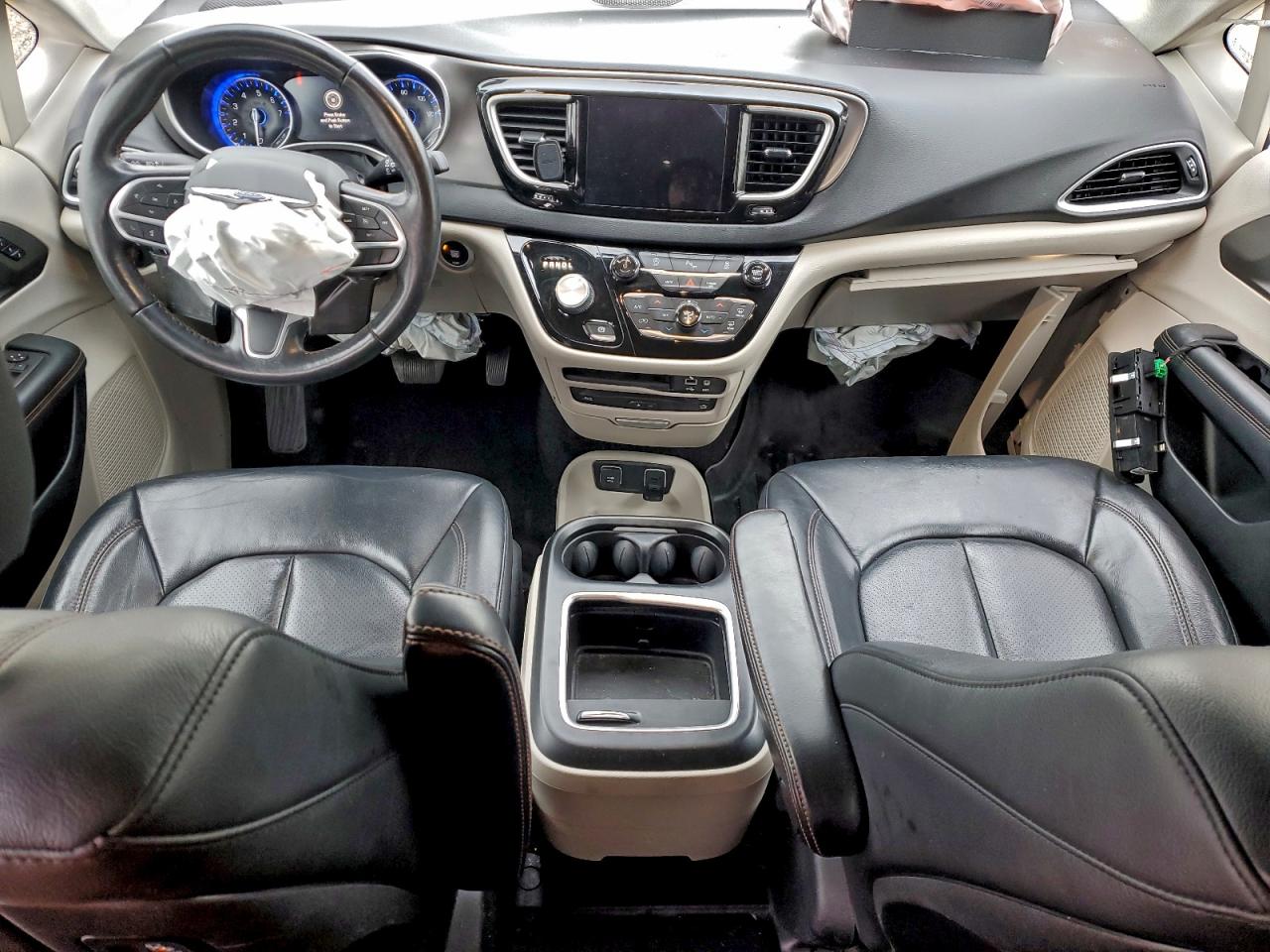 Chrysler Pacifica Touring L Plus Image 8