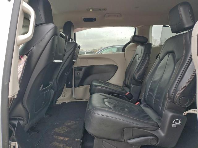 Chrysler Pacifica Touring L Plus Image 7