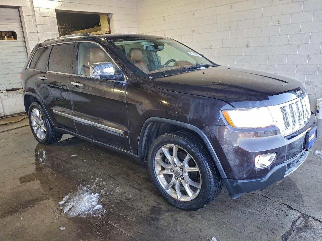 Jeep Grand Cherokee Overland Image 2