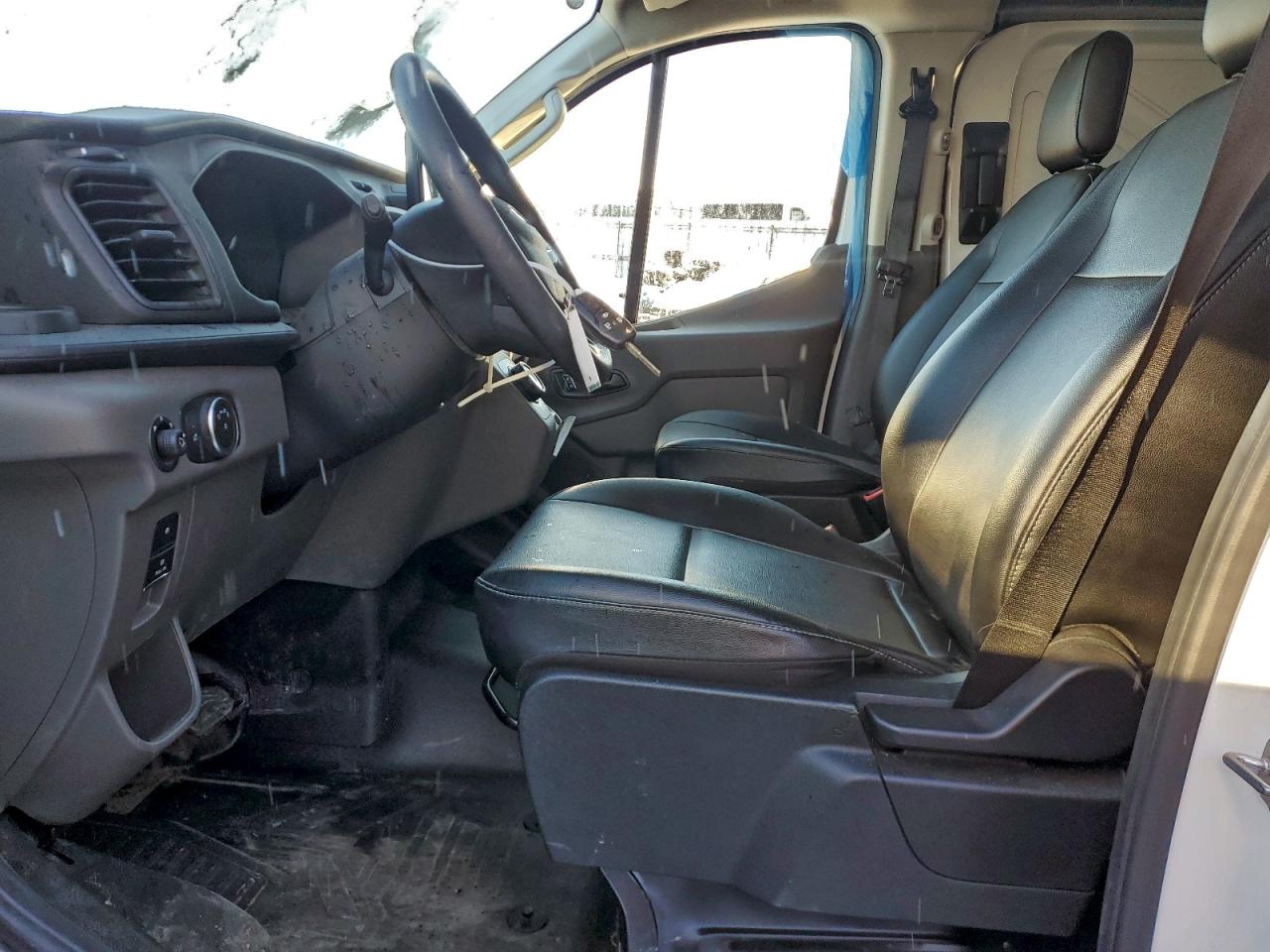 Ford Transit T-350 Image 2