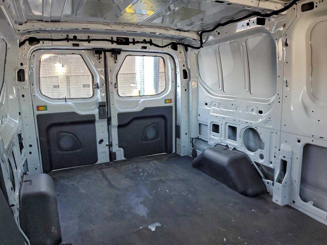 Ford Transit T-350 Image 8