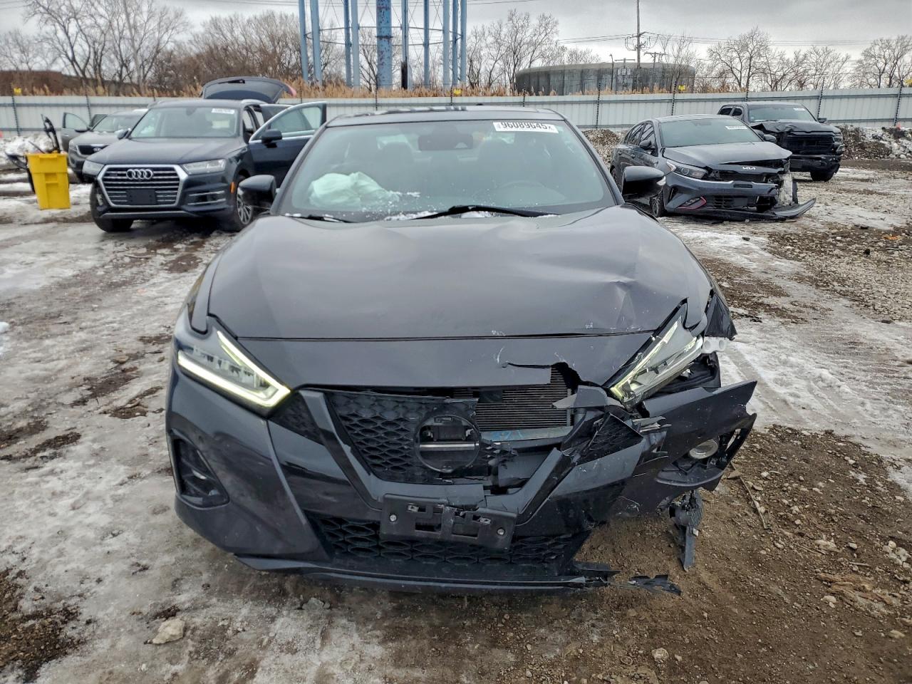 Nissan Maxima Platinum Image 4