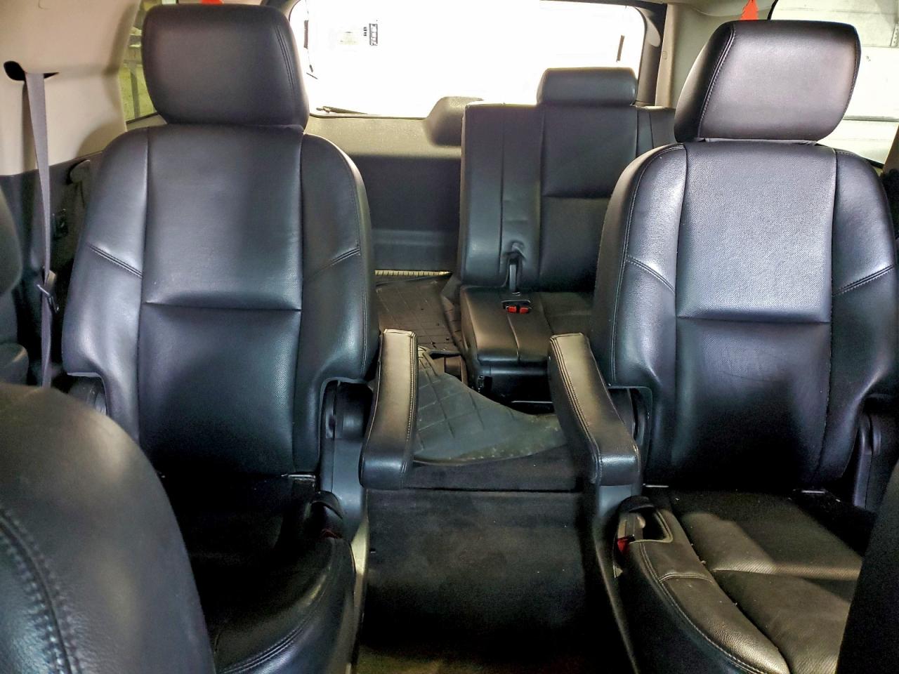 Chevrolet Tahoe K1500 Ltz Image 2