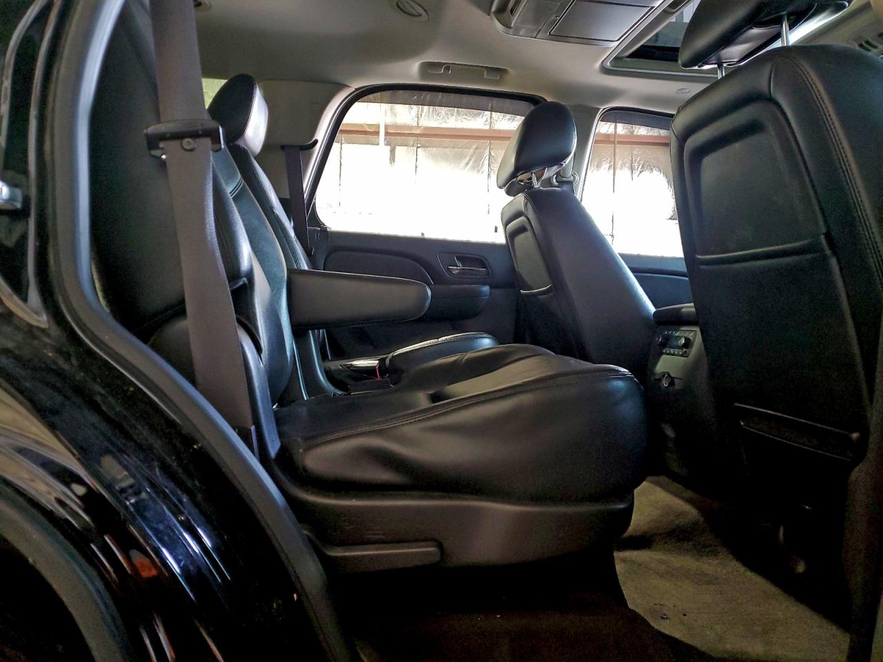 Chevrolet Tahoe K1500 Ltz Image 11