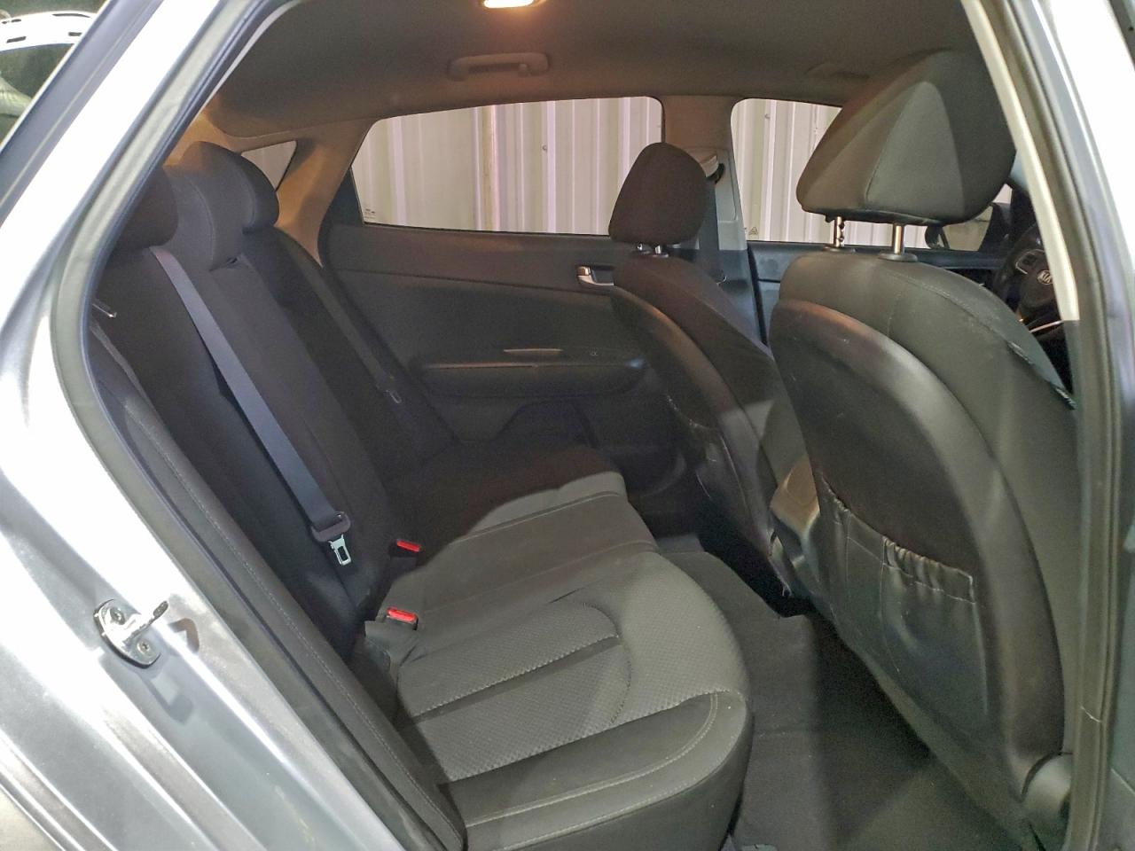 Kia Optima Lx Image 9