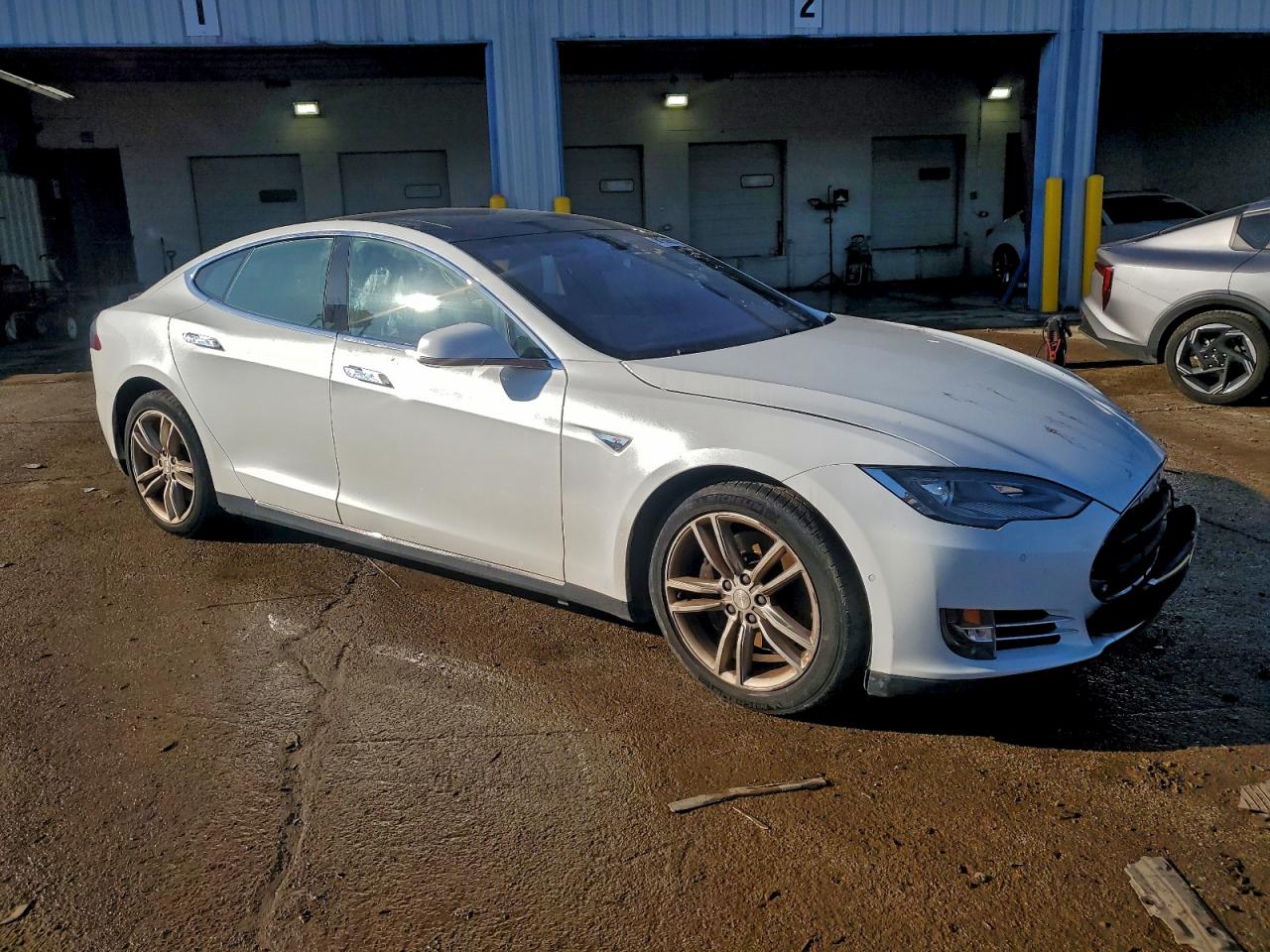 Tesla Model S 85d Image 3
