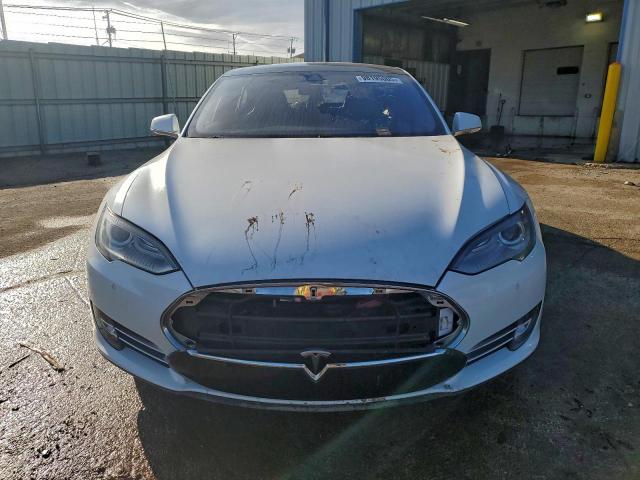 Tesla Model S 85d Image 2