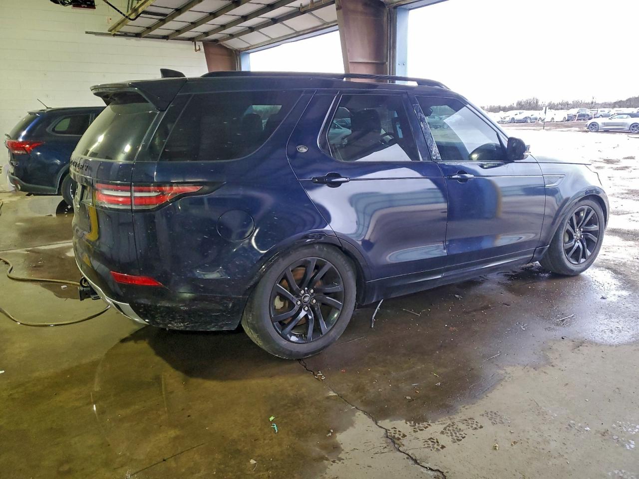 Land Rover Discovery Landmark Image 3