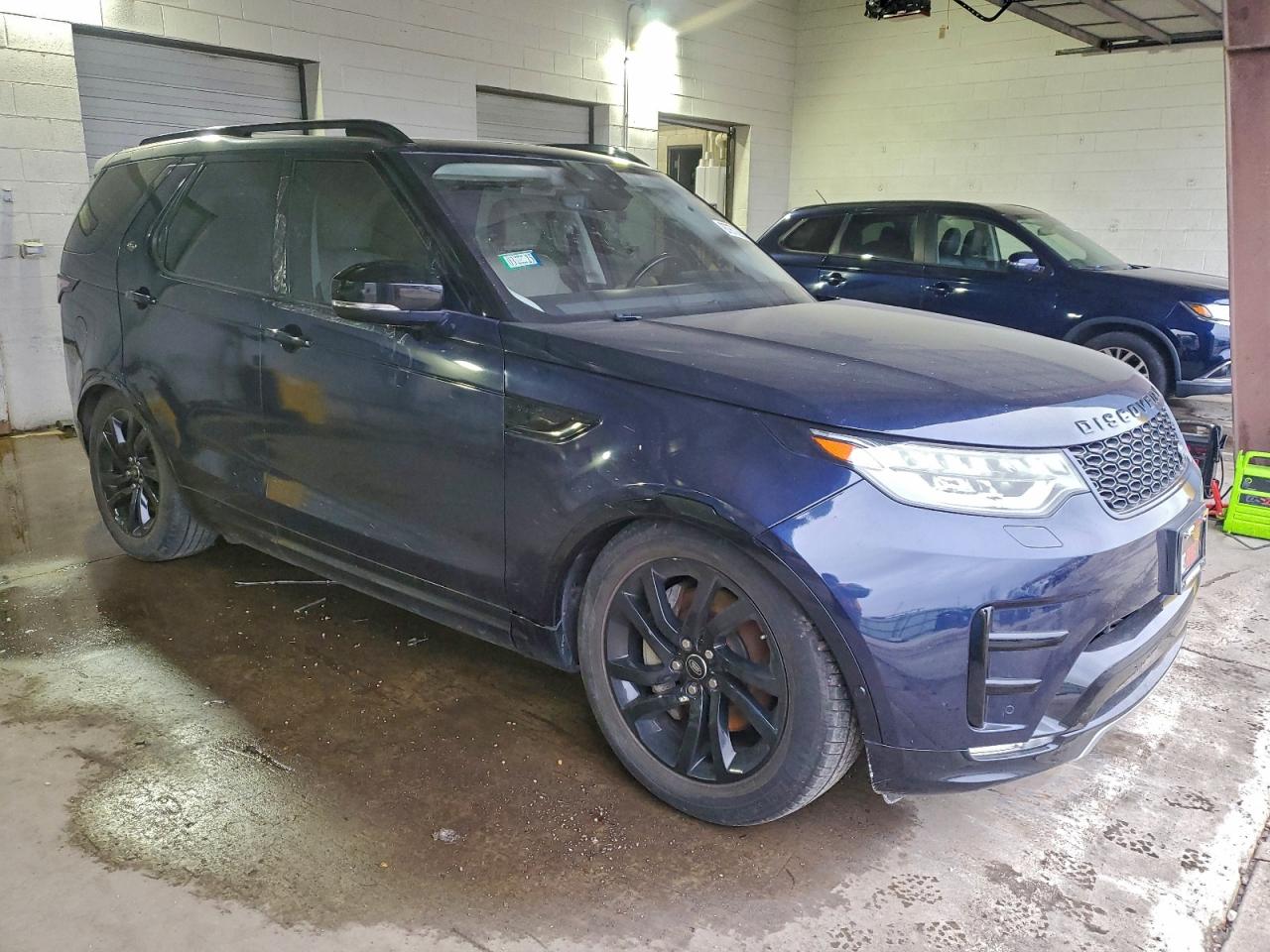 Land Rover Discovery Landmark Image 4