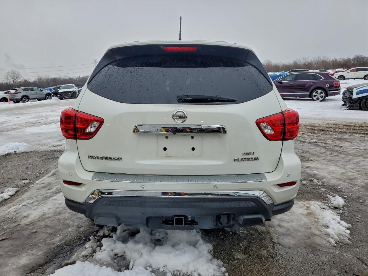 Nissan Pathfinder S Image 3