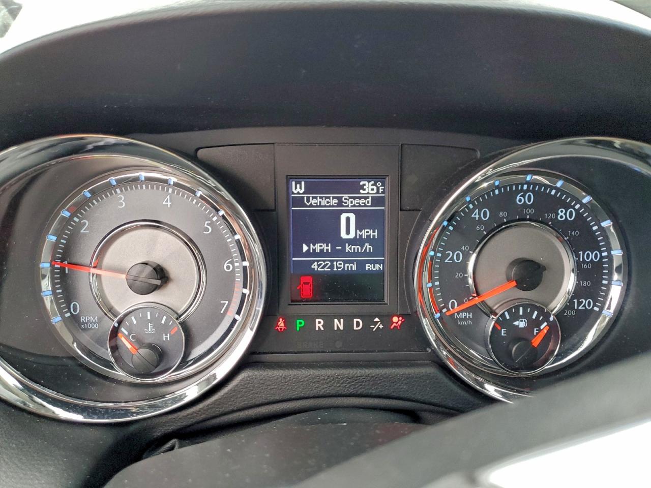 Chrysler Minivan Touring L Image 2