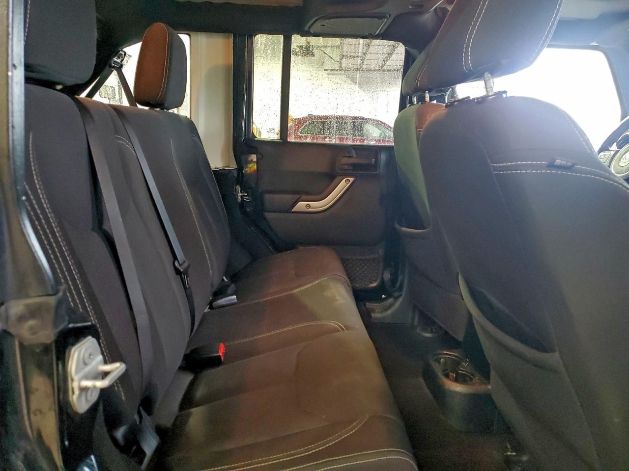 Jeep Wrangler Sahara Image 8