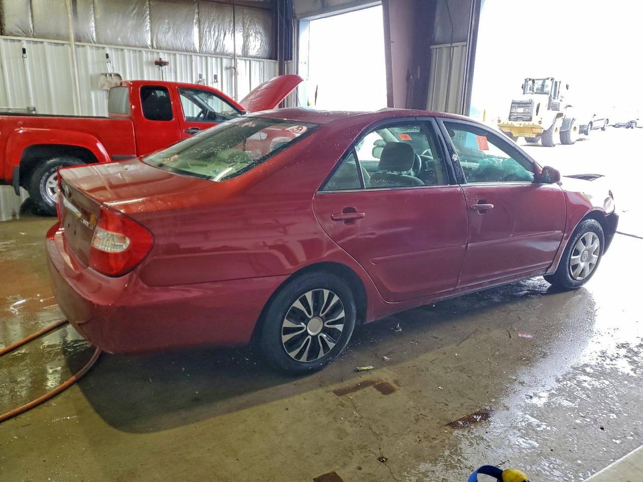 Toyota Camry Le Image 9