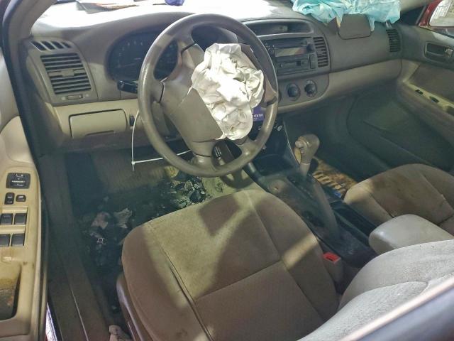 Toyota Camry Le Image 8