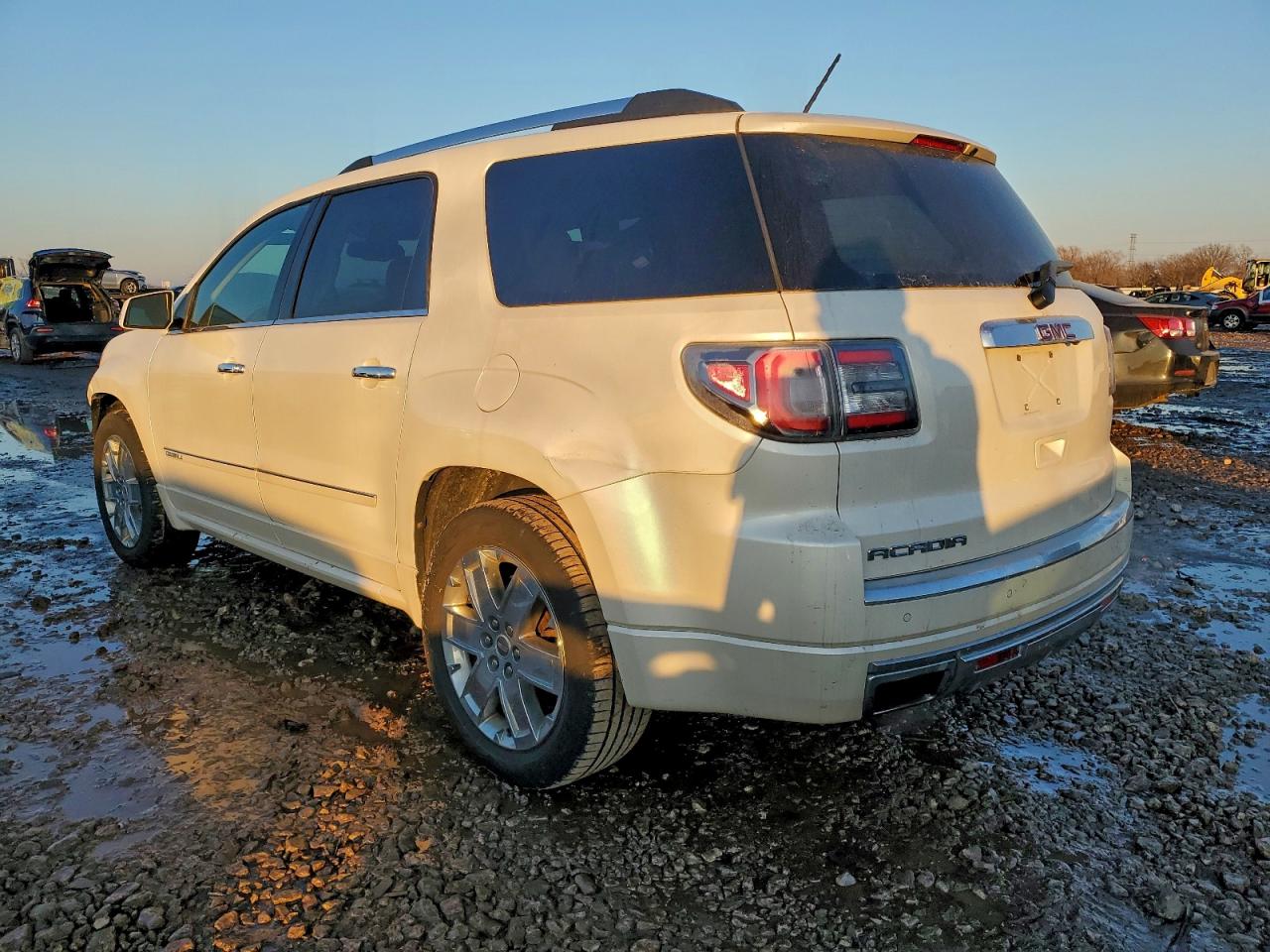 GMC Acadia Denali Image 4
