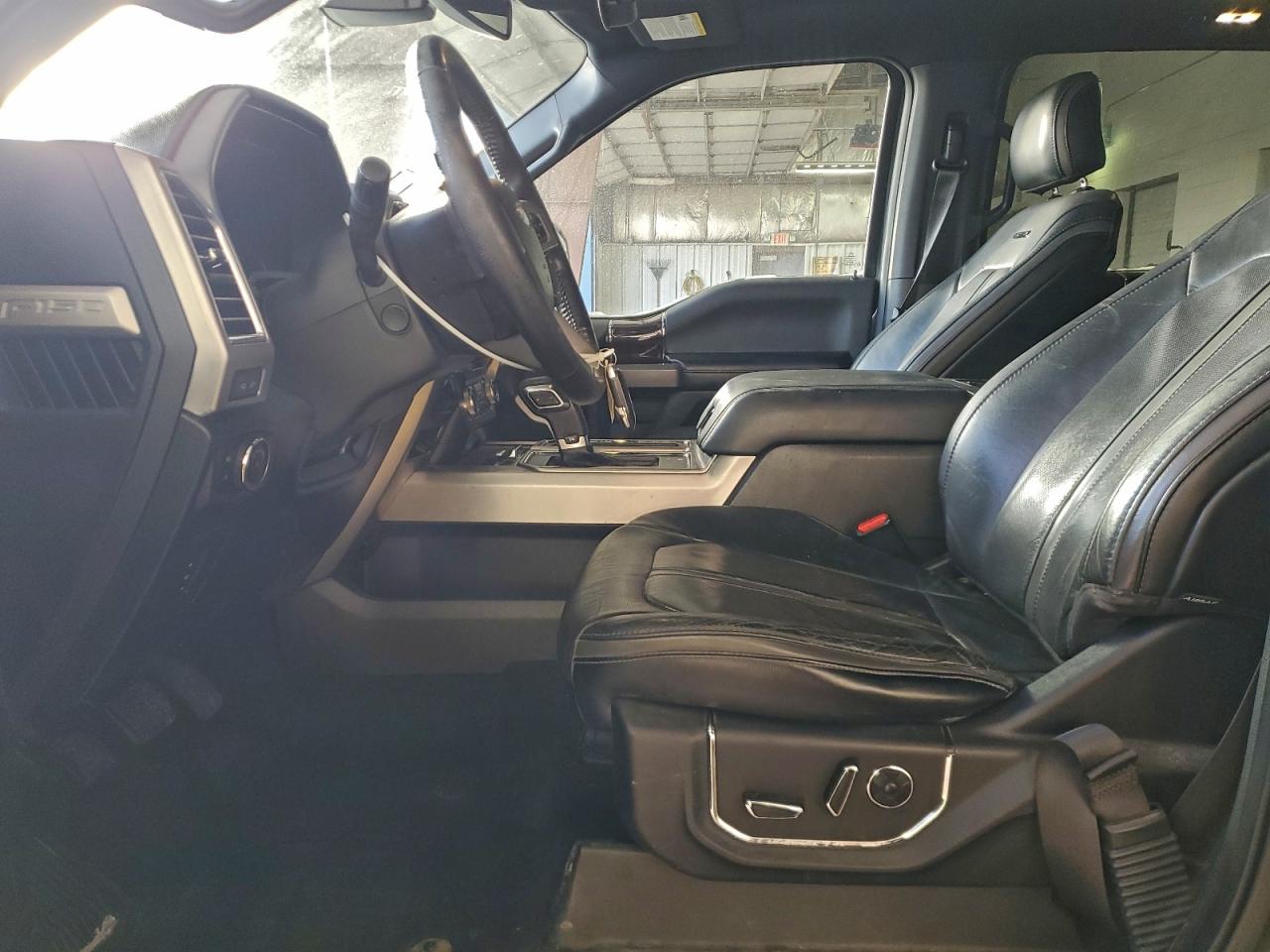 Ford F-150 Supercrew Image 4