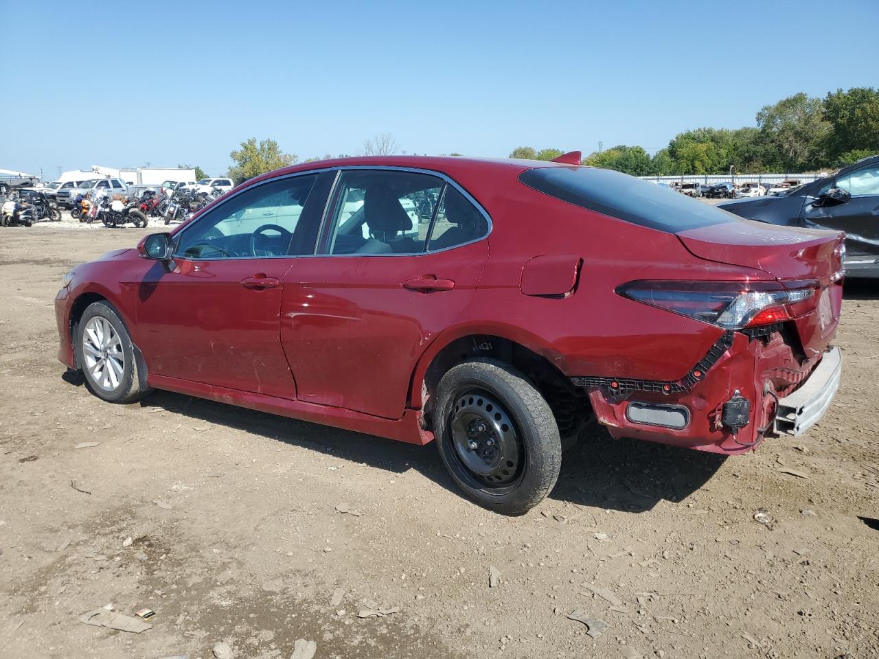 Toyota Camry Le Image 5