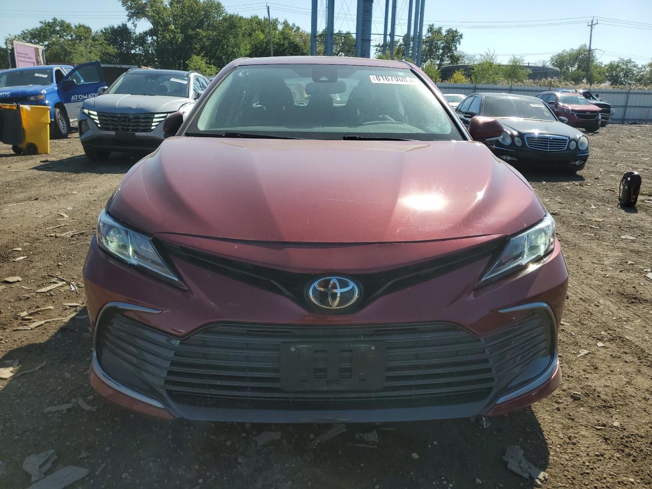 Toyota Camry Le Image 8