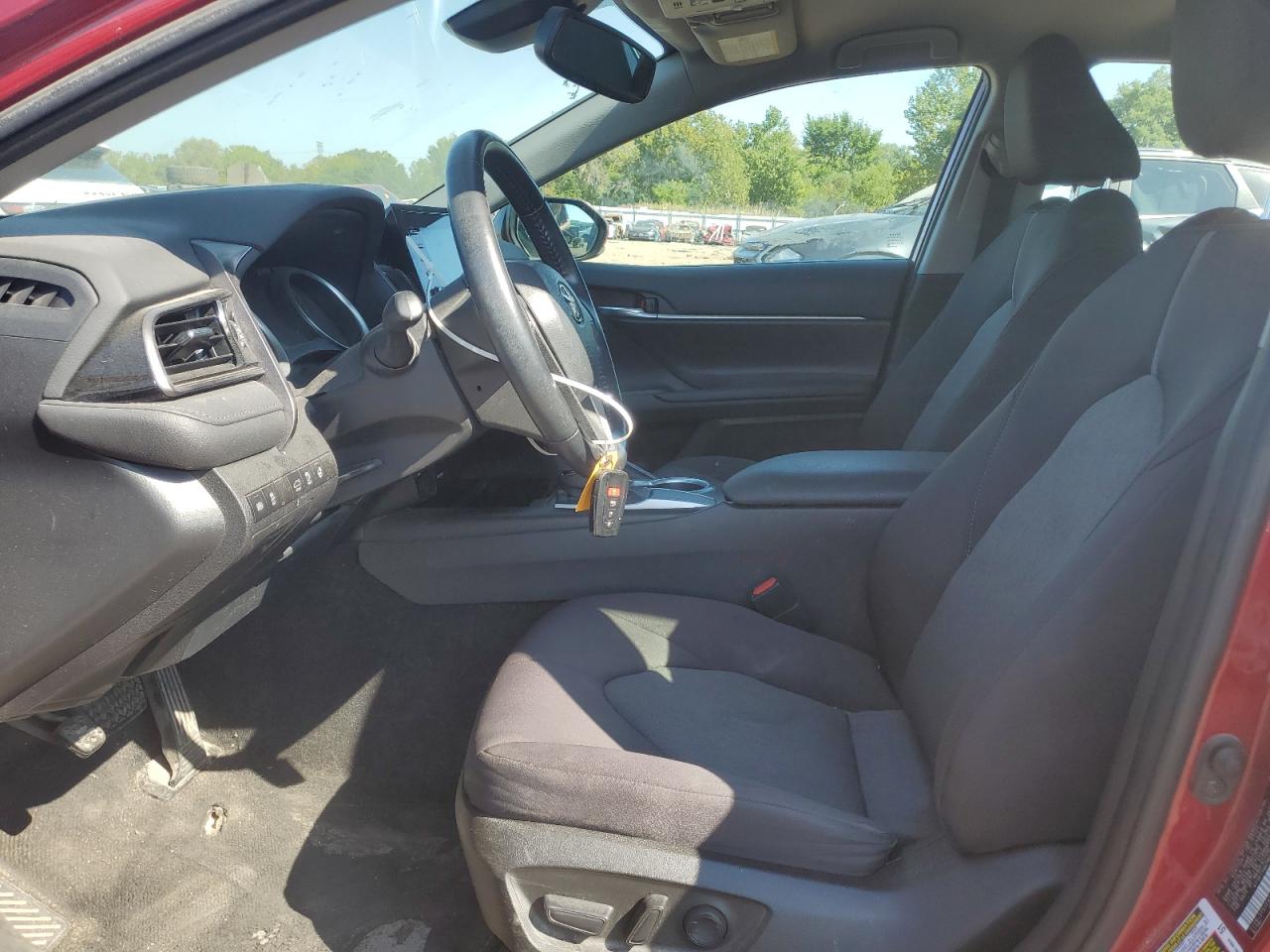 Toyota Camry Le Image 2