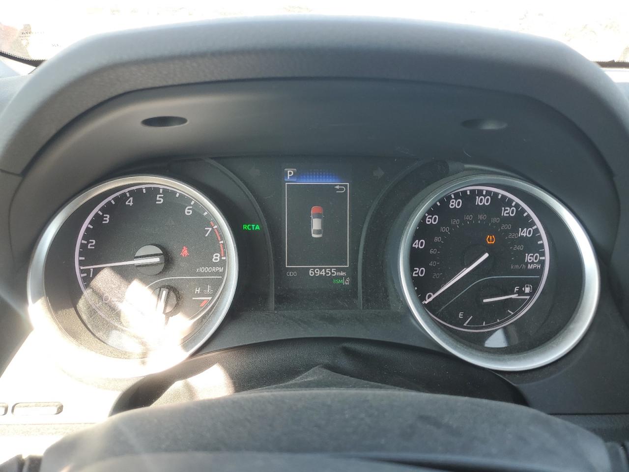 Toyota Camry Le Image 7