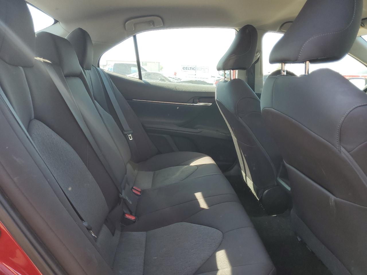 Toyota Camry Le Image 9