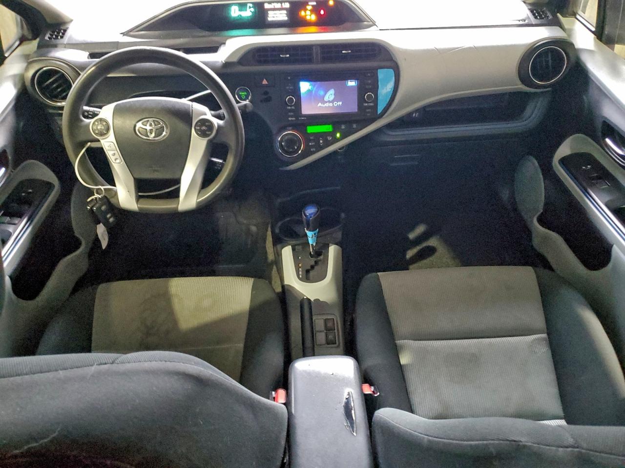 Toyota Prius Image 10