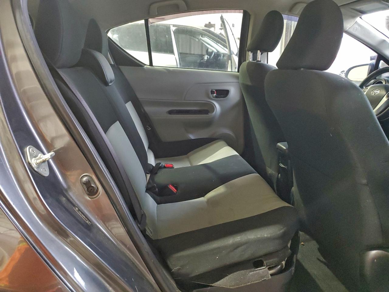 Toyota Prius Image 11