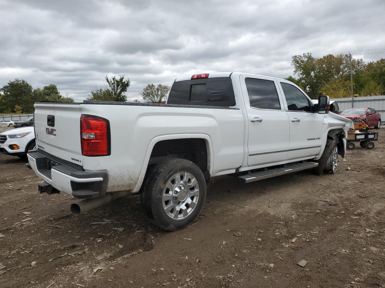 GMC Sierra K2500 Denali Image 4