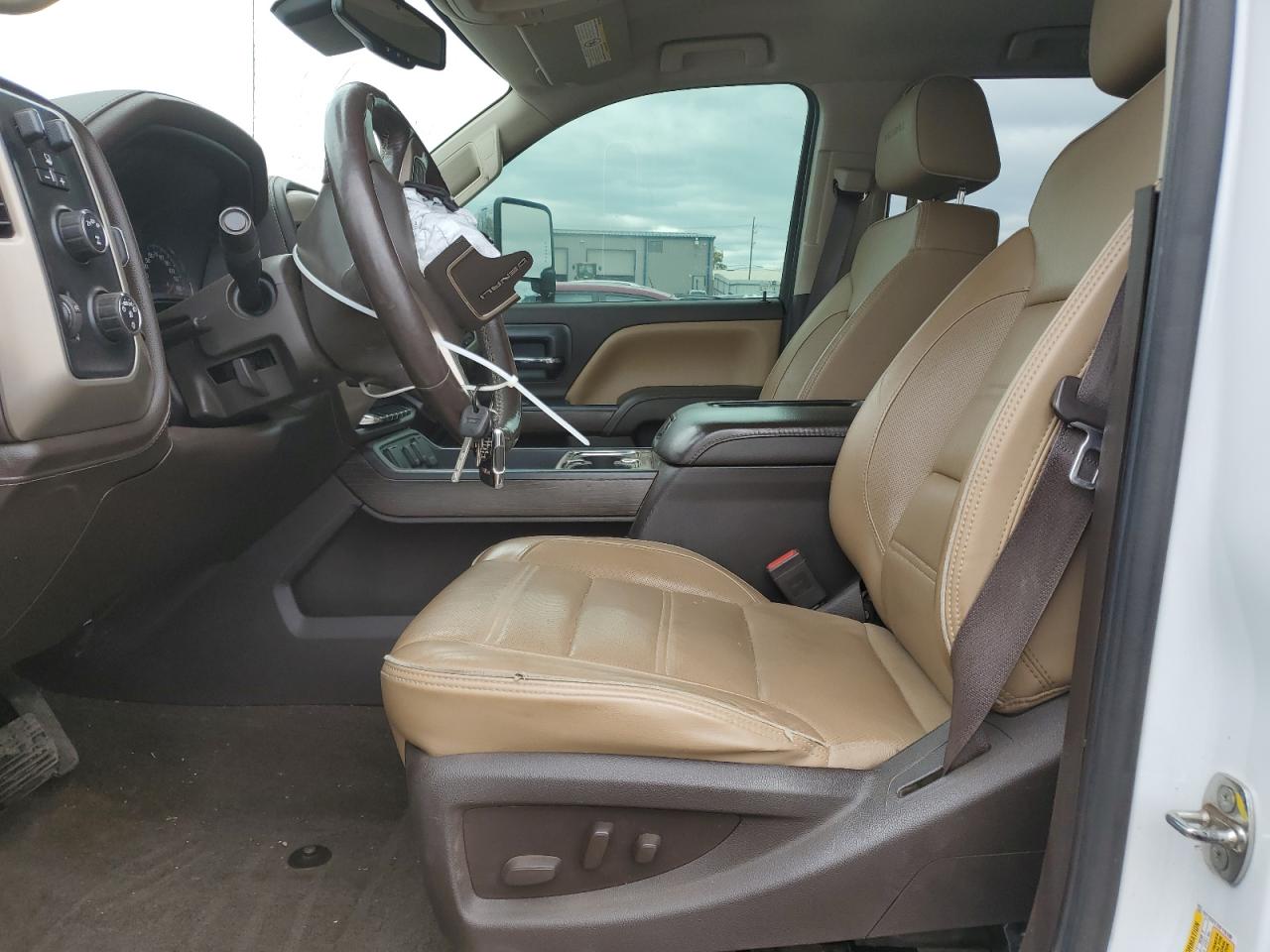 GMC Sierra K2500 Denali Image 3