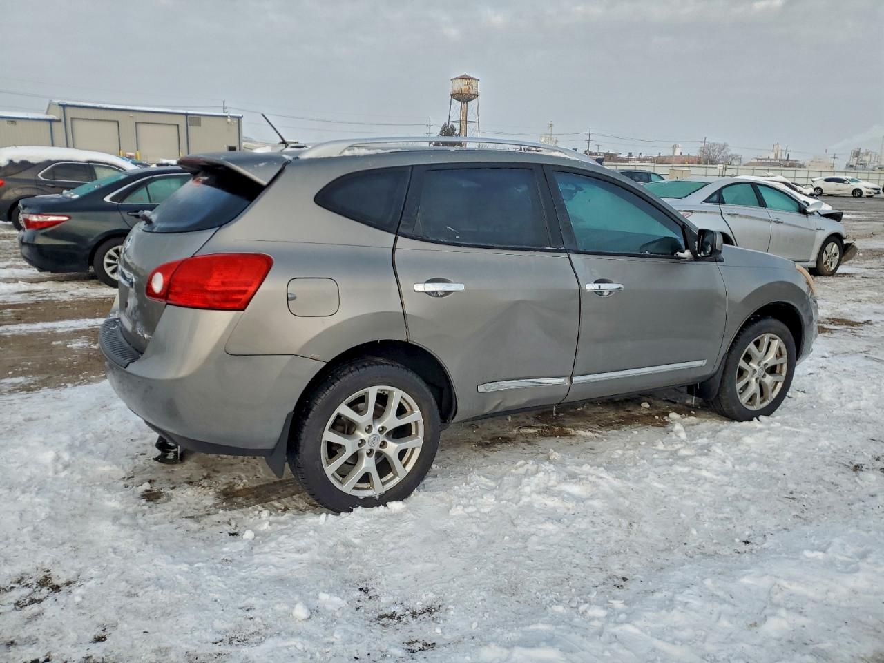 Nissan Rogue S Image 3