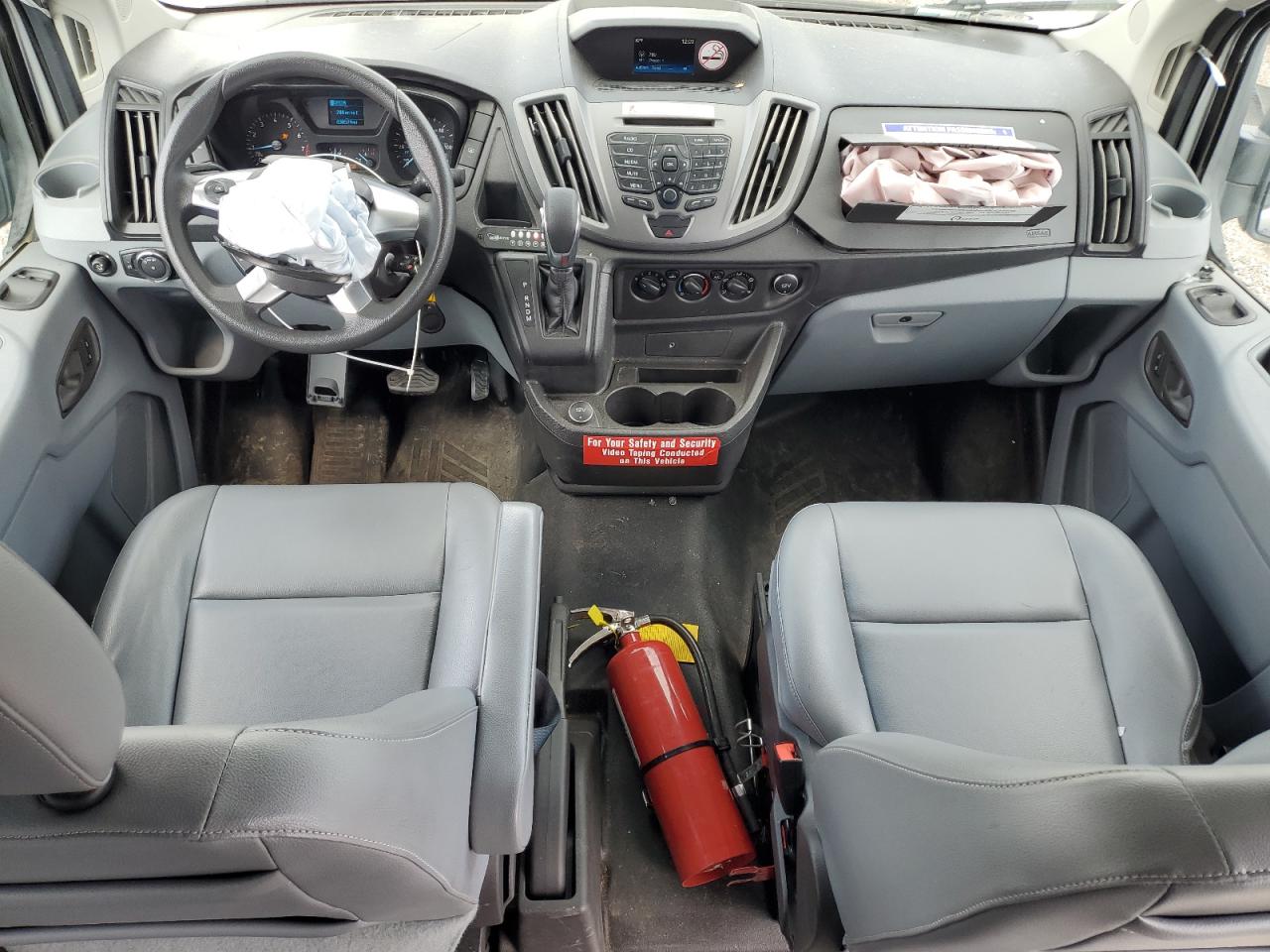 Ford Transit T-350 Image 13