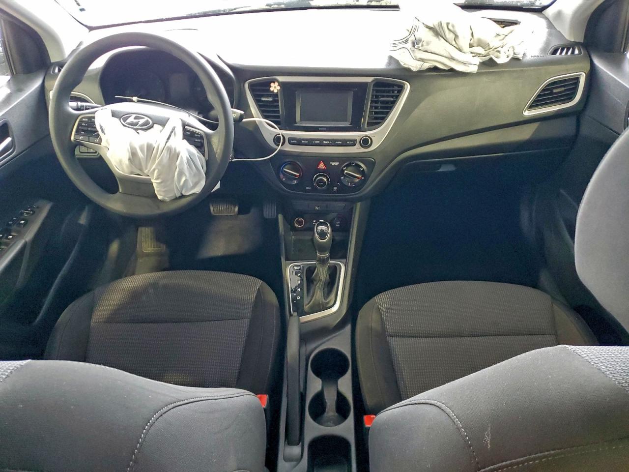 Hyundai ACCENT Se Image 4