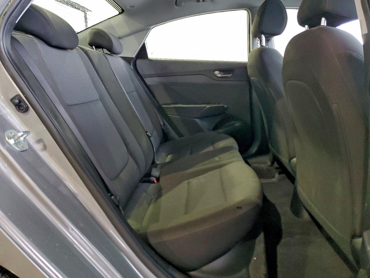 Hyundai ACCENT Se Image 12