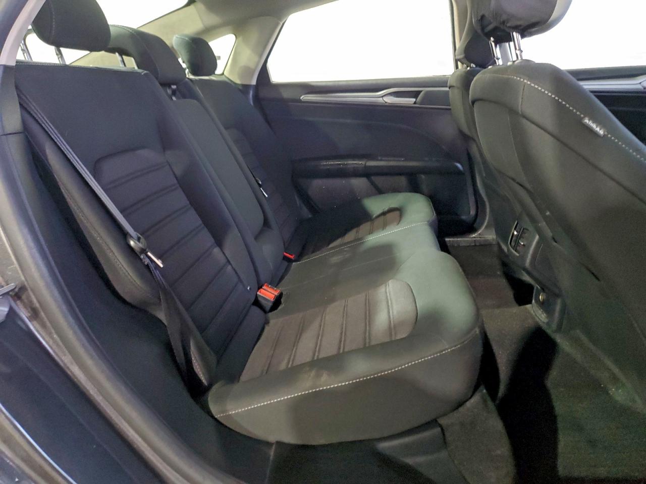 Ford Fusion Se Image 5