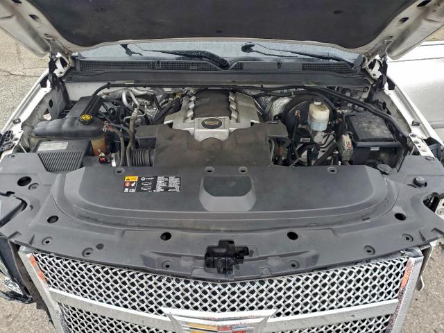 Cadillac Escalade Platinum Image 2