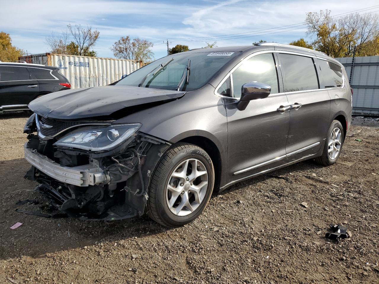Chrysler Pacifica Limited Image 1