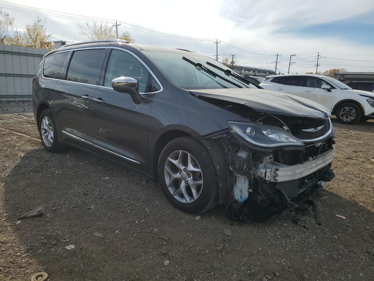 Chrysler Pacifica Limited Image 14